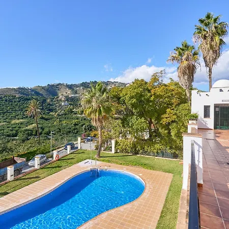 Costa Luxe 4*